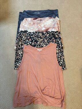 Soma Twist top with 1 pair 7/8 Wknd leggings,2 pairs crop legging